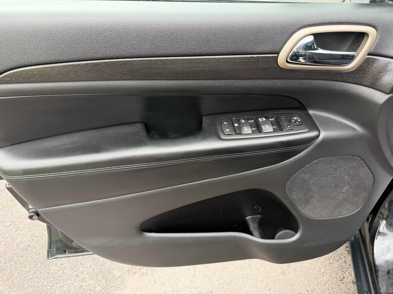Jeep Grand Cherokee 4WD 4dr Laredo 2015