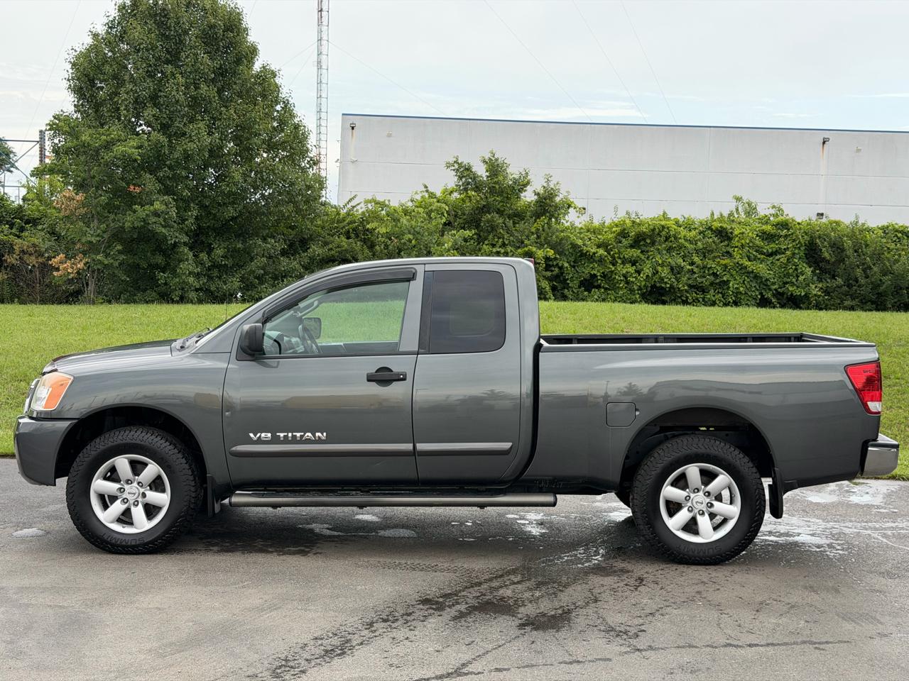 Nissan Titan 4WD King Cab SWB SV 2012