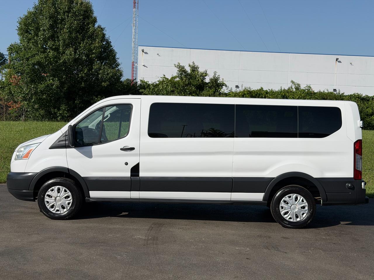 Ford Transit Wagon T-350 148" Low Roof XLT Swing-Out RH Dr 2016