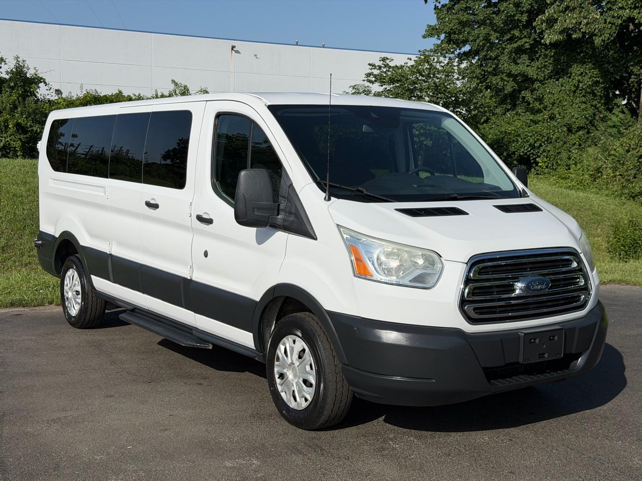 Ford Transit Wagon T-350 148" Low Roof XLT Swing-Out RH Dr 2016
