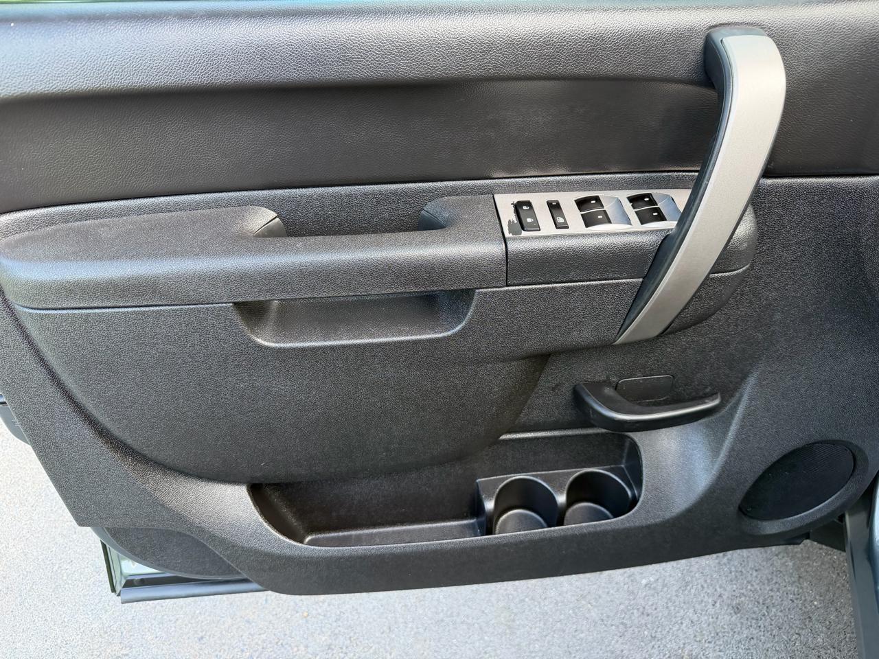 Chevrolet Silverado 1500 4WD Crew Cab 143.5" LS 2011