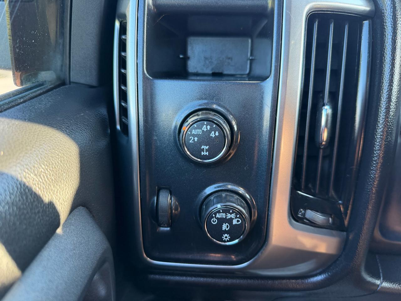 Chevrolet Silverado 1500 4WD Crew Cab 143.5" LT w/1LT 2015