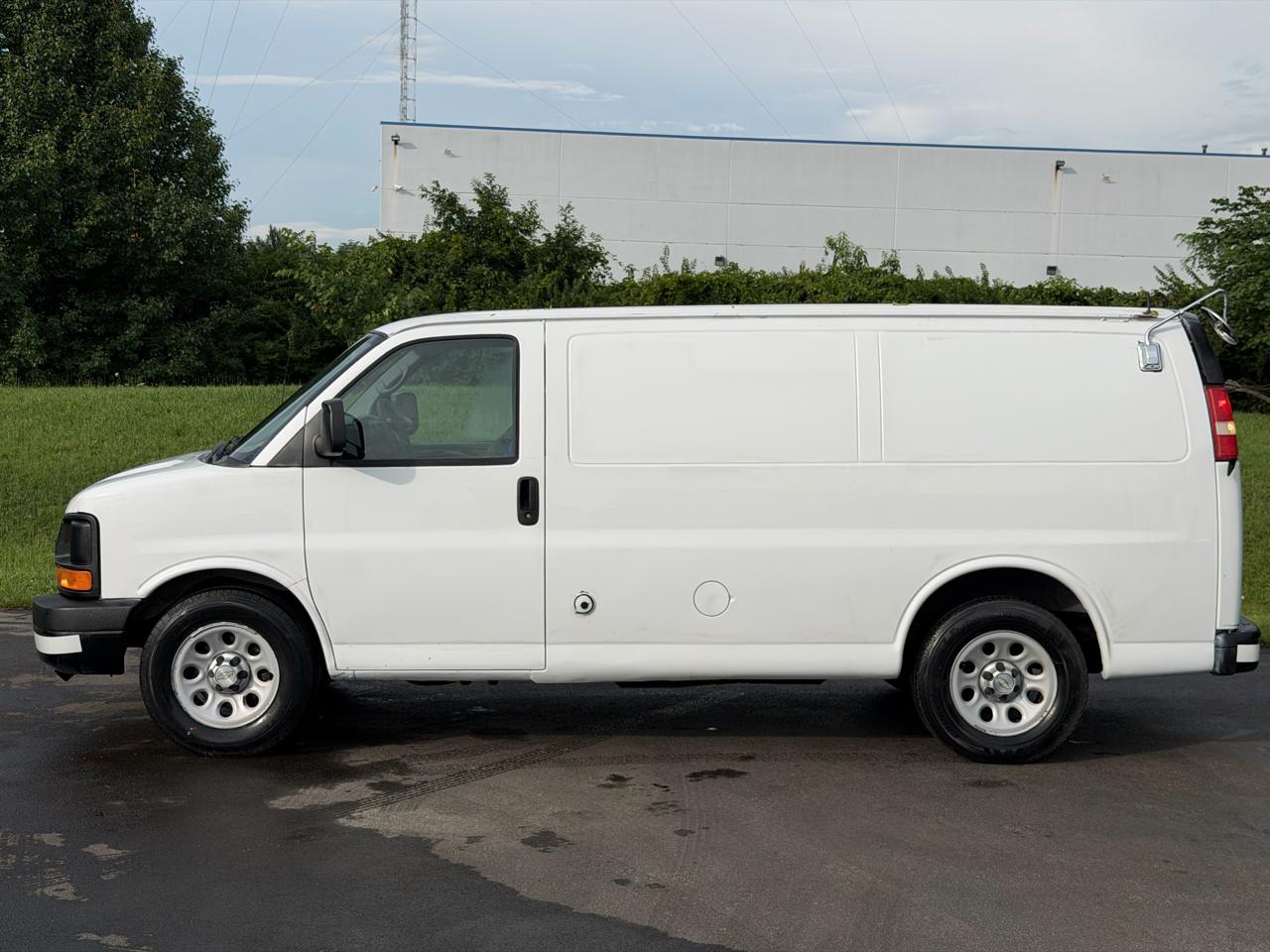 Chevrolet Express Cargo Van RWD 1500 135" 2013
