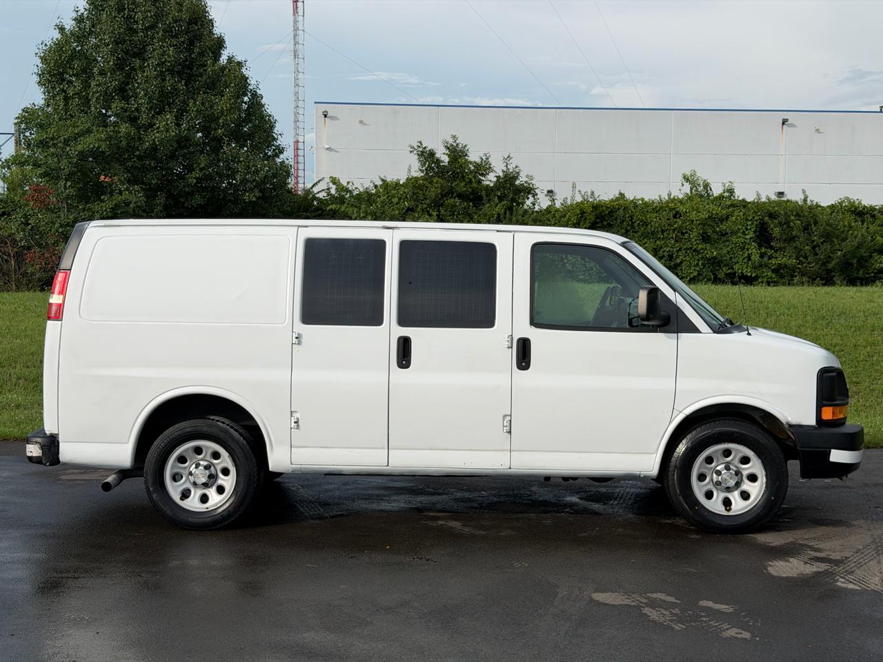Chevrolet Express Cargo Van RWD 1500 135" 2013