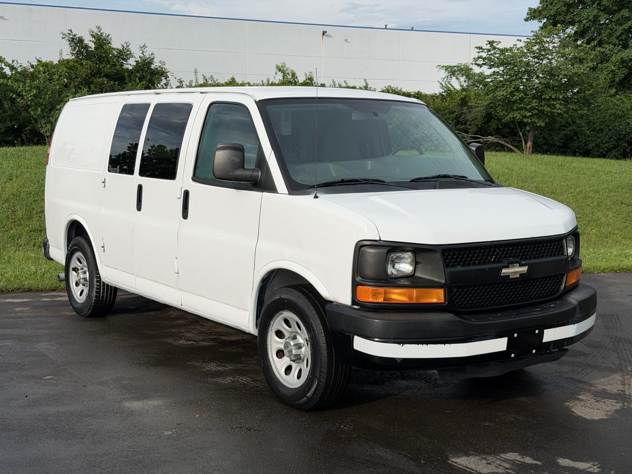 Chevrolet Express Cargo Van RWD 1500 135" 2013