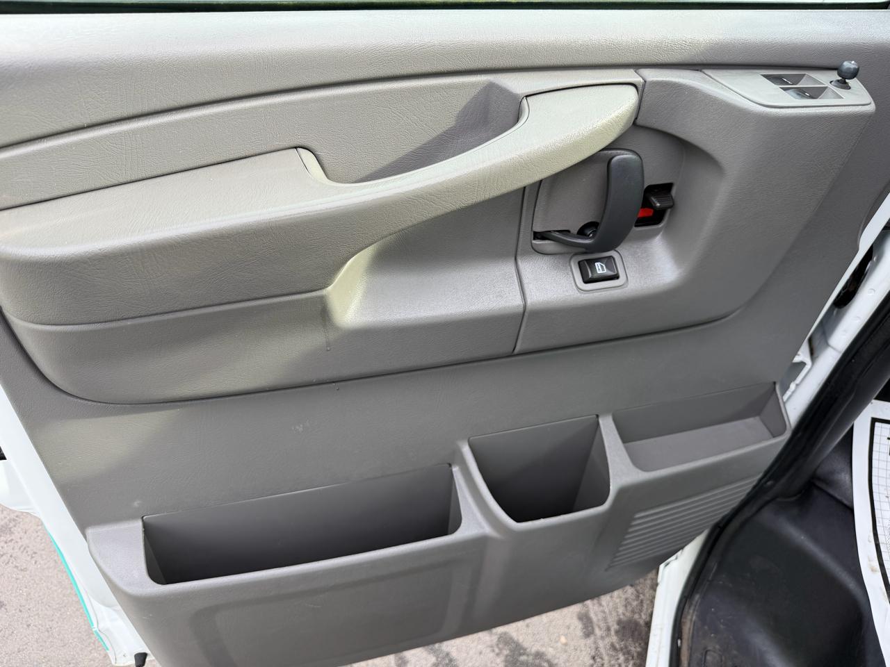 Chevrolet Express Cargo Van RWD 1500 135" 2013