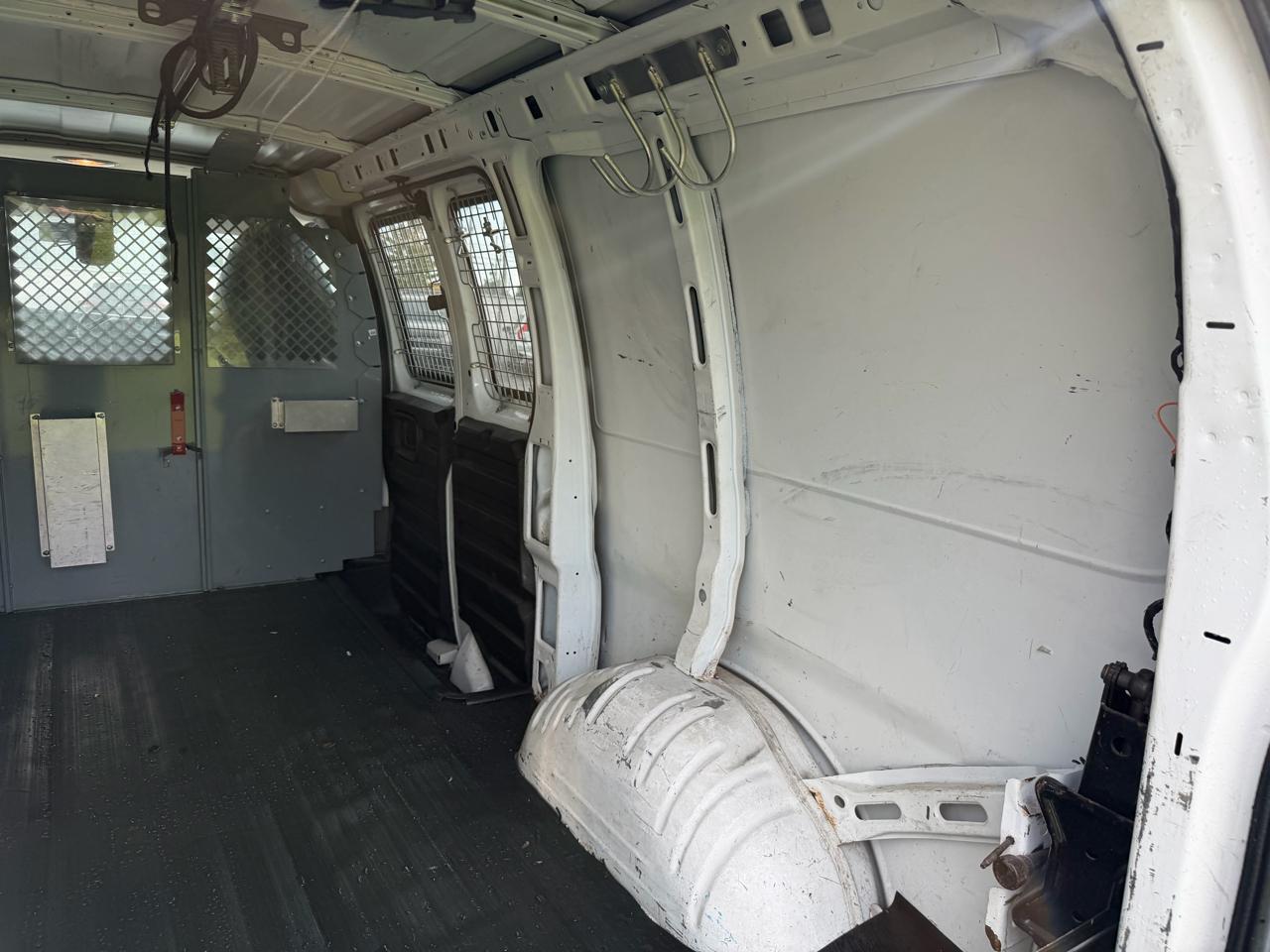 Chevrolet Express Cargo Van RWD 1500 135" 2013