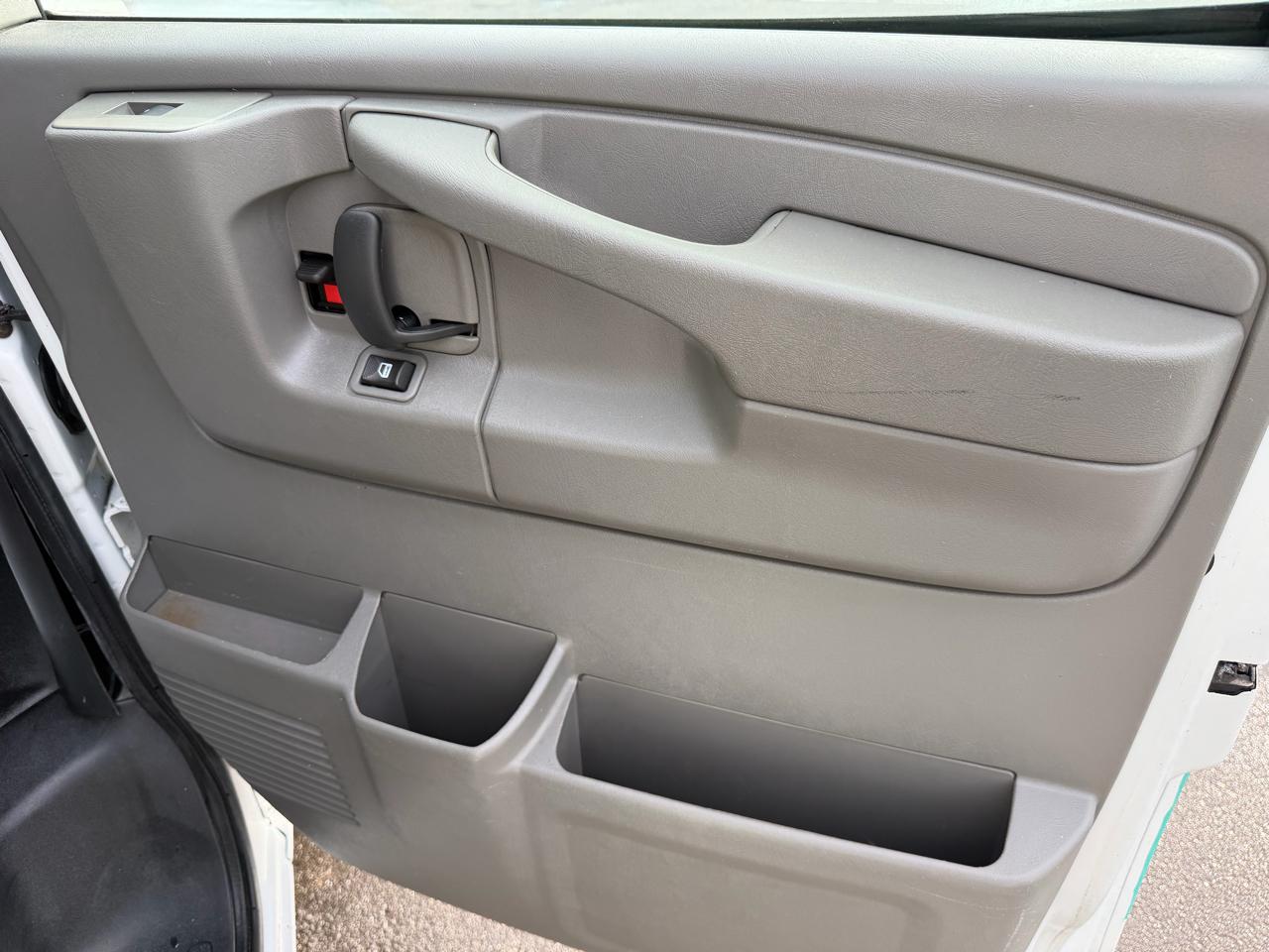 Chevrolet Express Cargo Van RWD 1500 135" 2013