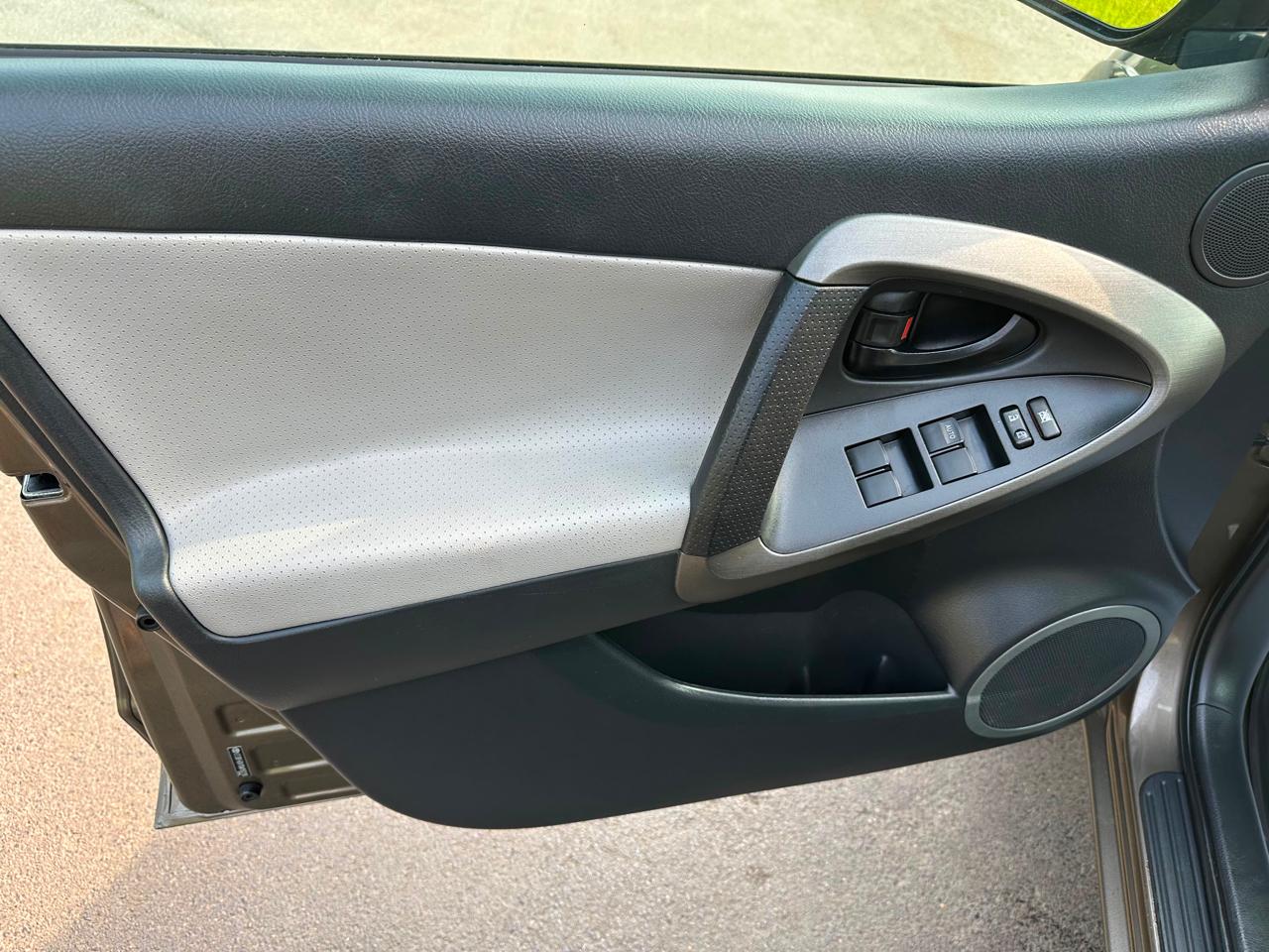 Toyota RAV4 4WD 4dr I4 Limited (Natl) 2012