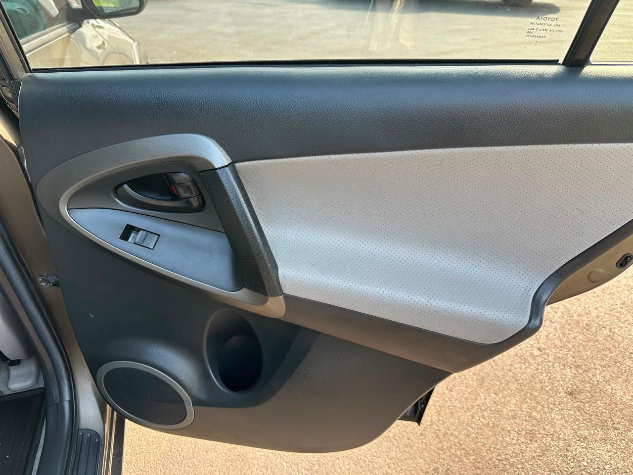 Toyota RAV4 4WD 4dr I4 Limited (Natl) 2012