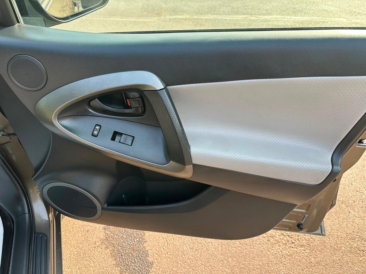 Toyota RAV4 4WD 4dr I4 Limited (Natl) 2012