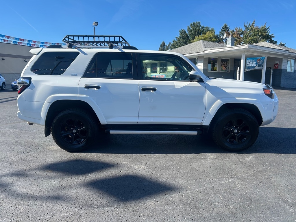 2023 Toyota 4Runner SR5 4WD photo 4