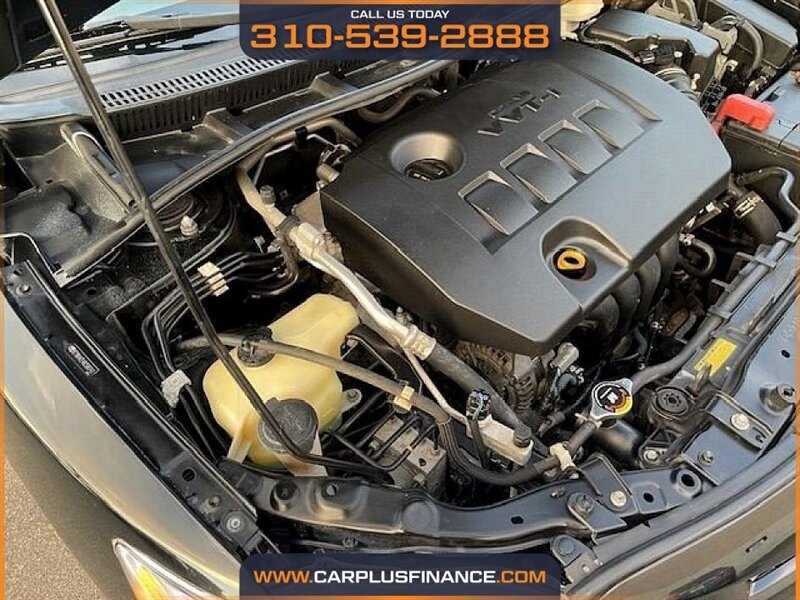 Toyota Corolla LE 4-Speed AT 2011