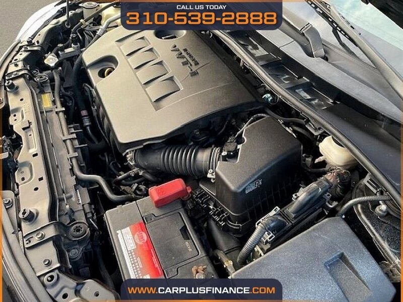 Toyota Corolla LE 4-Speed AT 2011