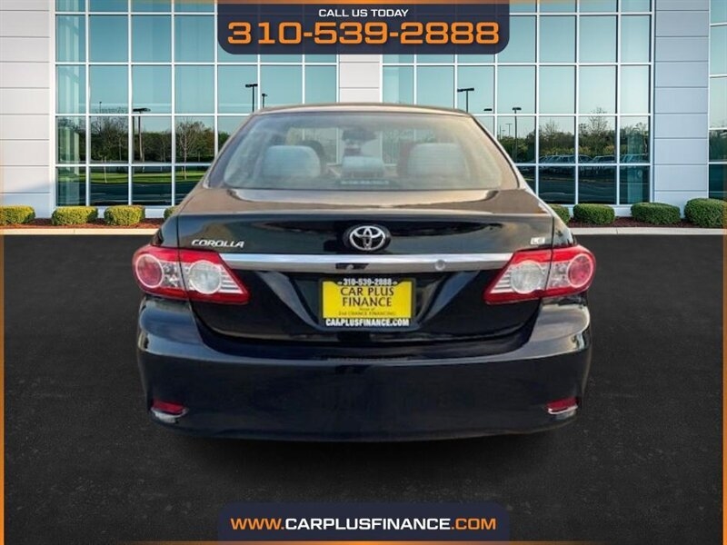 Toyota Corolla LE 4-Speed AT 2011