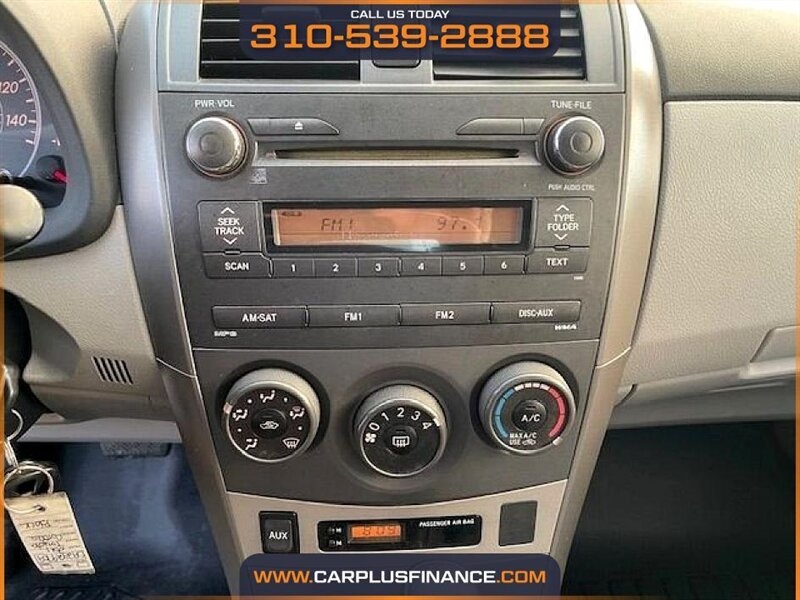 Toyota Corolla LE 4-Speed AT 2011