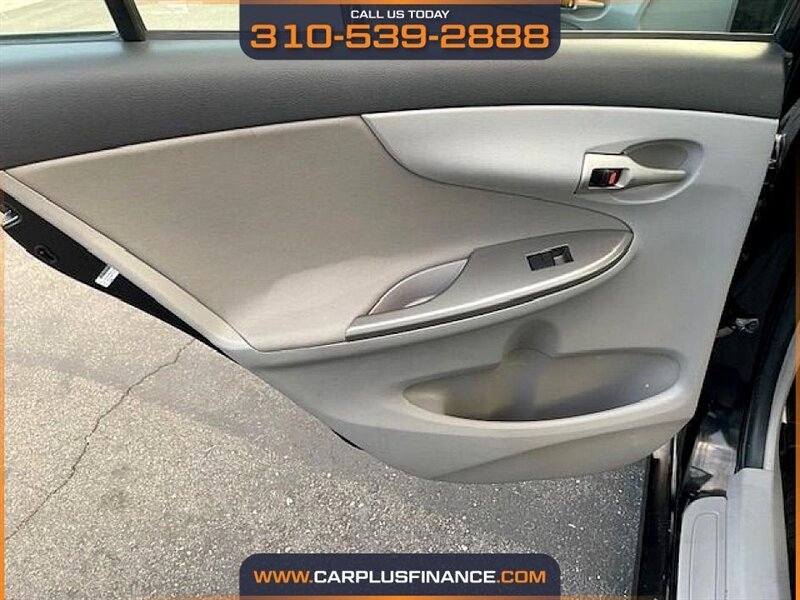 Toyota Corolla LE 4-Speed AT 2011