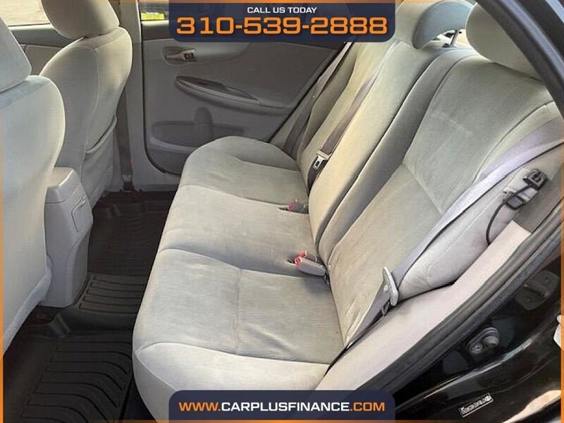 Toyota Corolla LE 4-Speed AT 2011