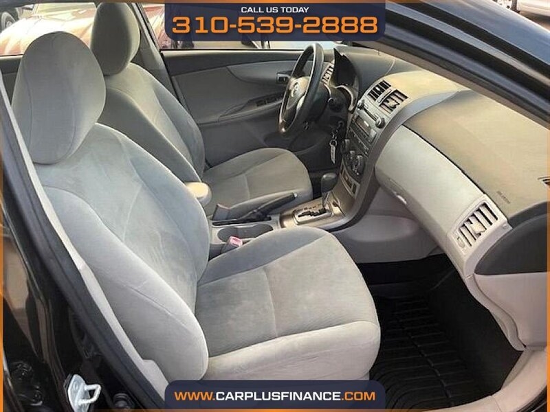 Toyota Corolla LE 4-Speed AT 2011