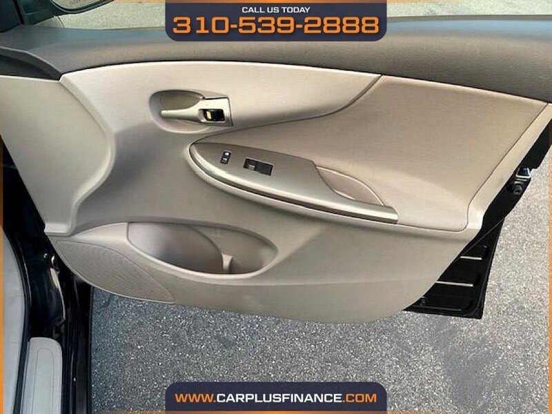 Toyota Corolla LE 4-Speed AT 2011