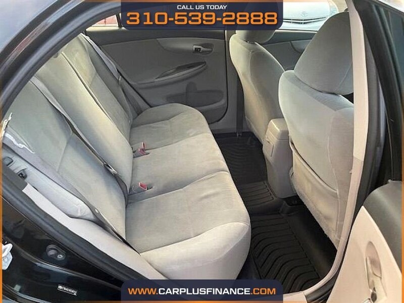 Toyota Corolla LE 4-Speed AT 2011