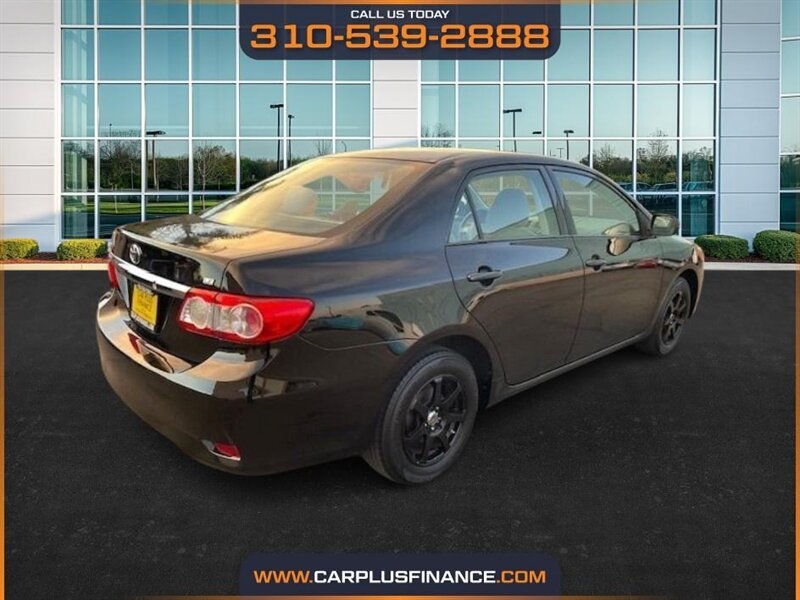 Toyota Corolla LE 4-Speed AT 2011