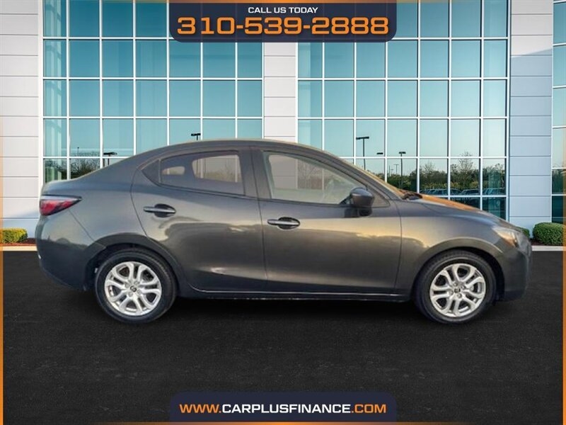 Toyota Yaris iA 6A 2017