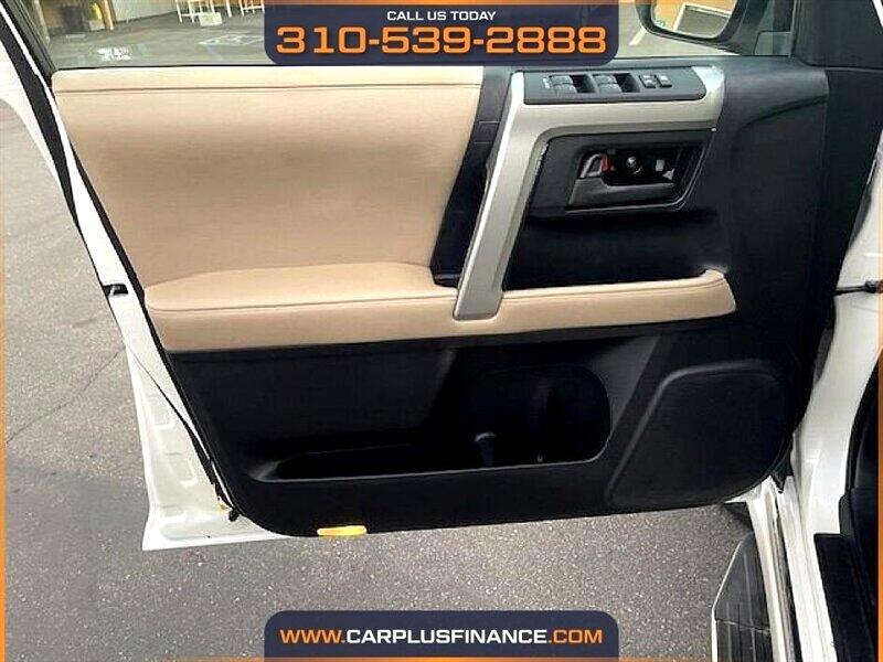 Toyota 4Runner Limited 2WD V6 2010