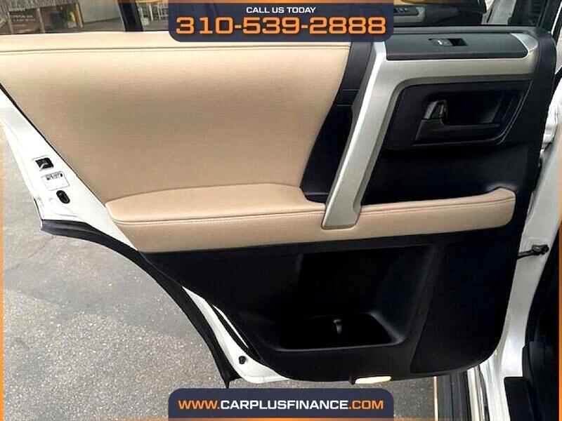 Toyota 4Runner Limited 2WD V6 2010