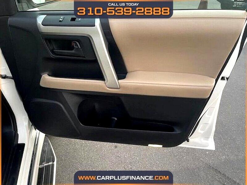 Toyota 4Runner Limited 2WD V6 2010