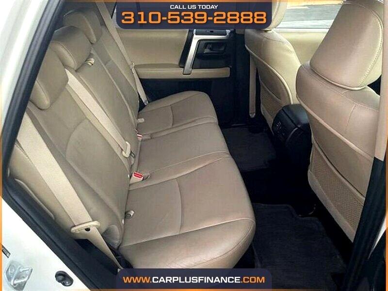 Toyota 4Runner Limited 2WD V6 2010