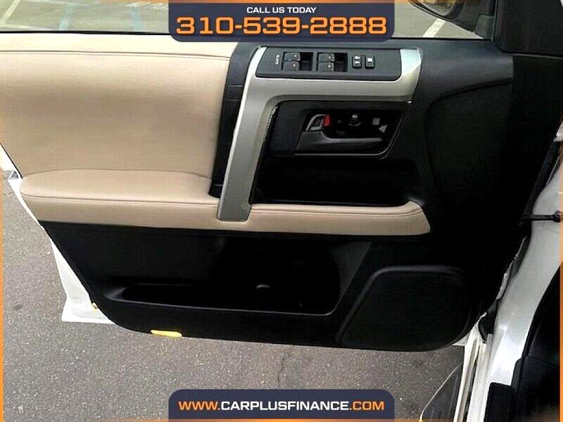 Toyota 4Runner Limited 2WD V6 2010