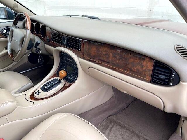 Jaguar XJ-Series Vanden Plas 2001