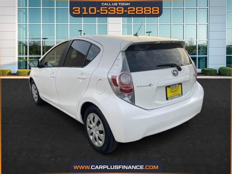 Toyota Prius c One 2013