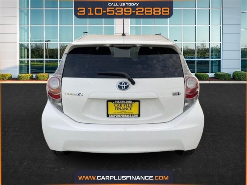 Toyota Prius c One 2013