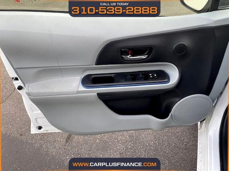 Toyota Prius c One 2013