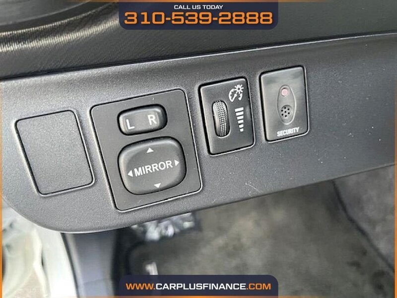 Toyota Prius c One 2013