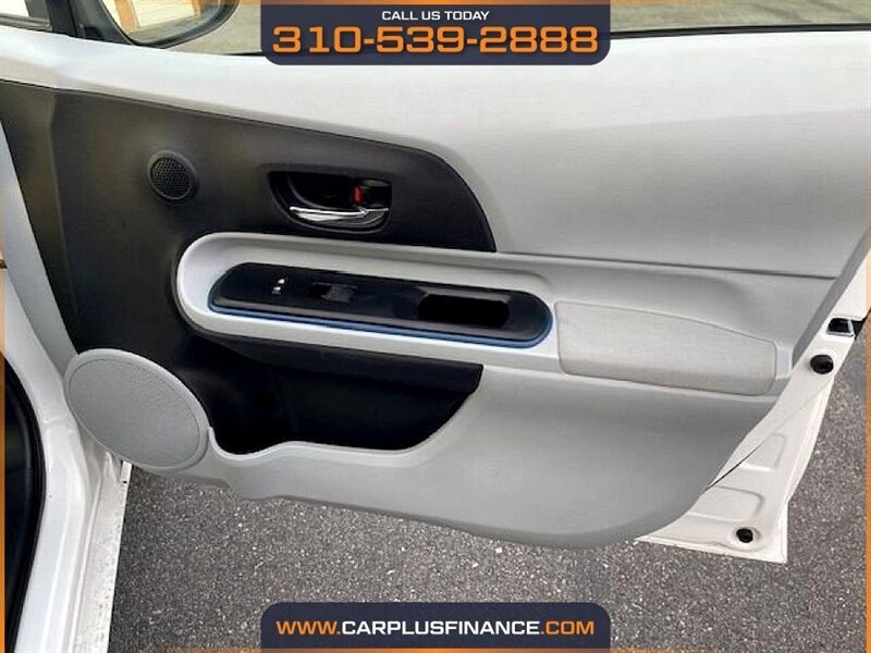 Toyota Prius c One 2013