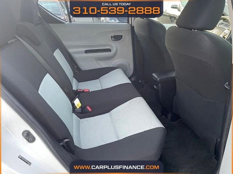 Toyota Prius c One 2013