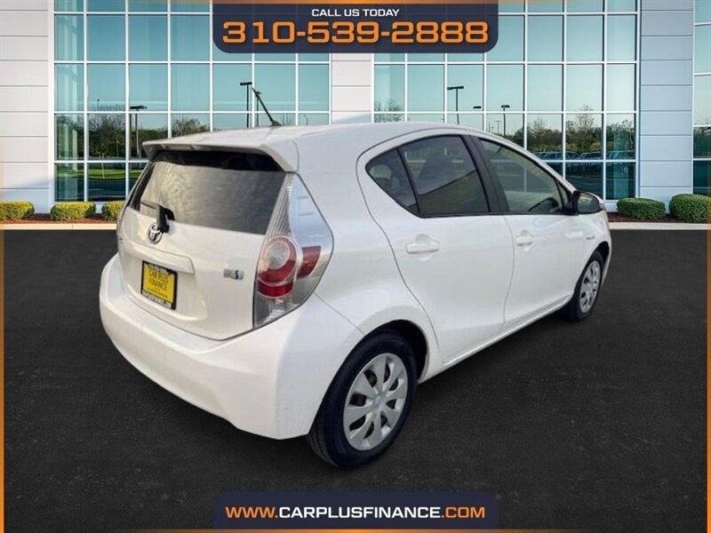 Toyota Prius c One 2013