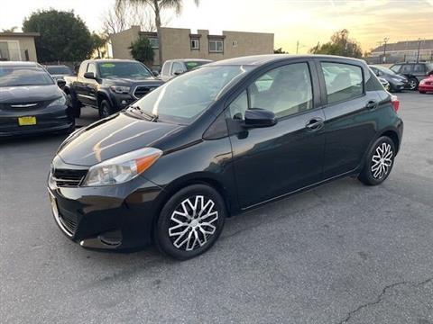 2012 Toyota Yaris LE 5-Door AT