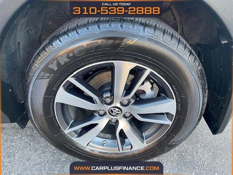 Toyota RAV4 XLE FWD 2017