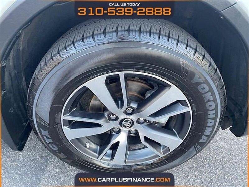 Toyota RAV4 XLE FWD 2017