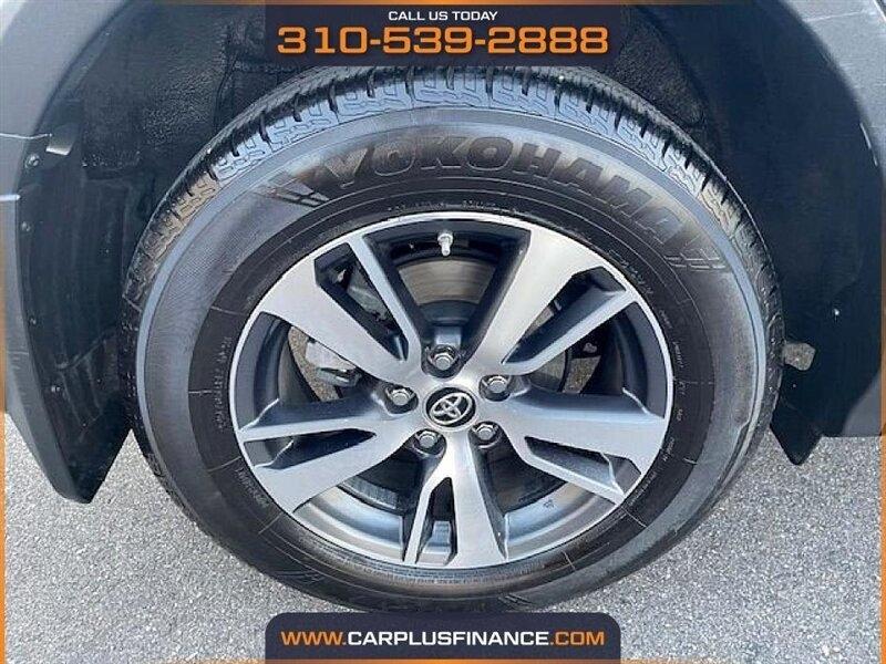 Toyota RAV4 XLE FWD 2017