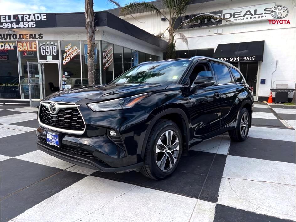 2021 Toyota Highlander XLE Sport Utility 4D