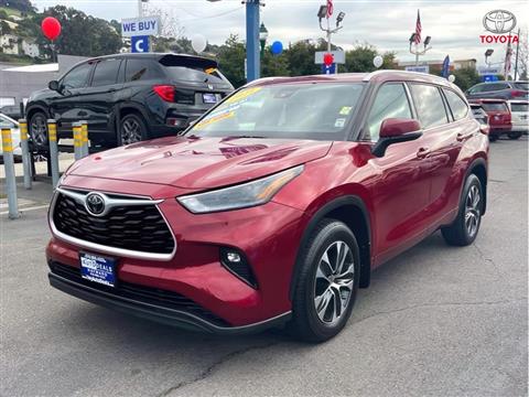 2021 Toyota Highlander XLE Sport Utility 4D