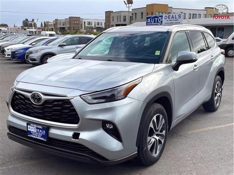 2022 Toyota Highlander XLE Sport Utility 4D