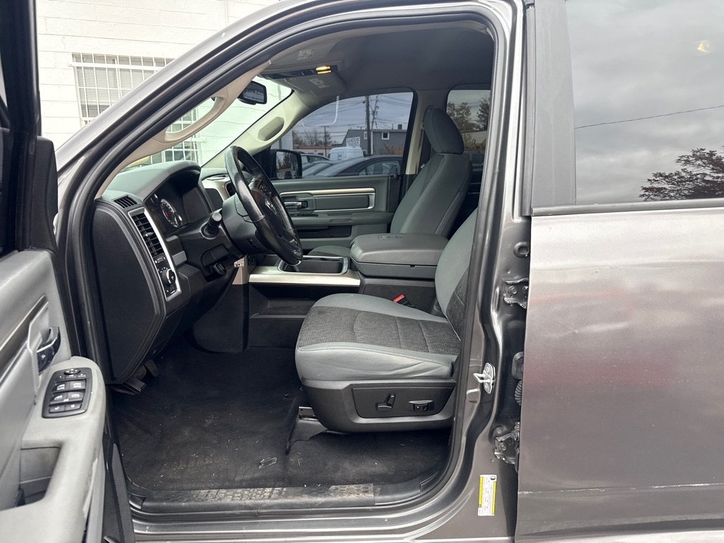 RAM 1500 SLT Crew Cab SWB 4WD 2018