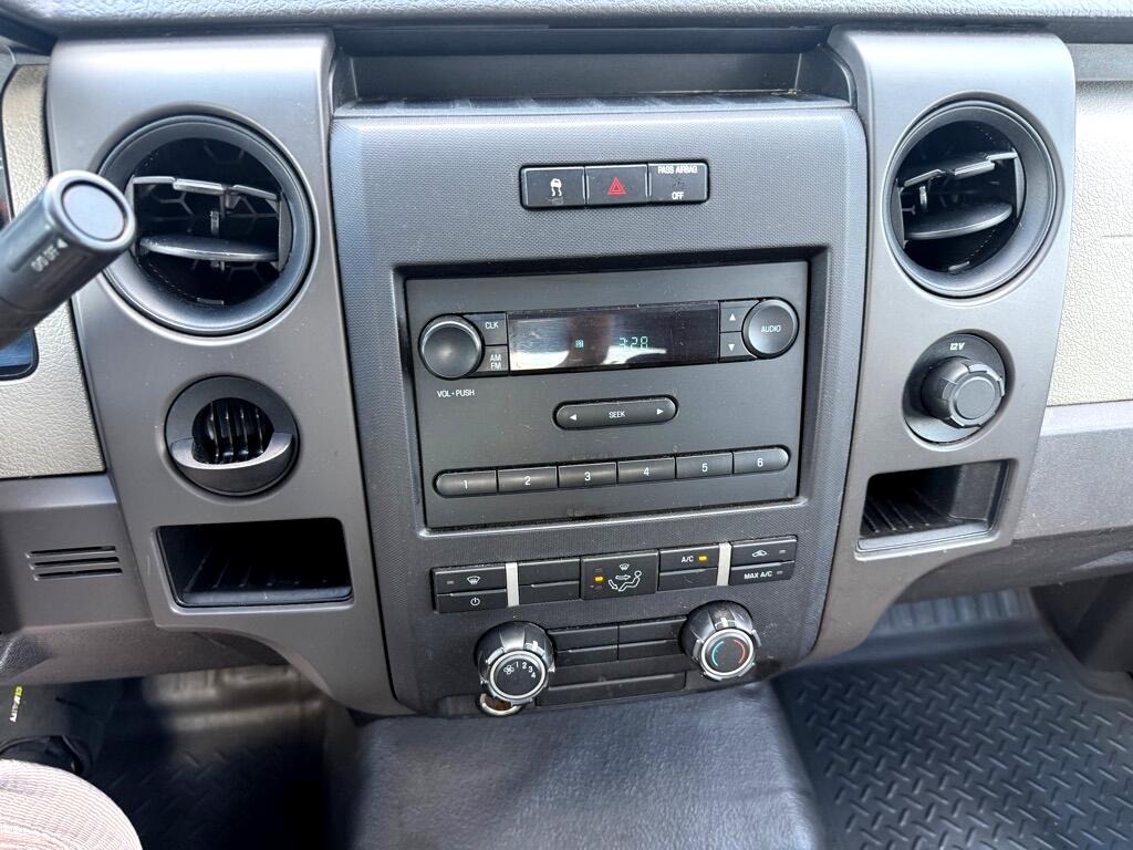 Ford F-150 XL SuperCab 8-ft. Bed 2WD 2010 Ford F-150 XL SuperCab 8-ft. Bed 2WD 2010