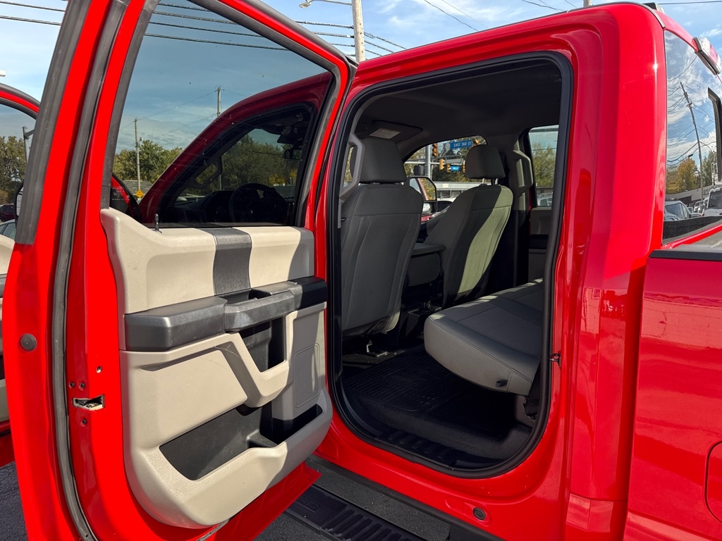 Ford F-350 SD Platinum Crew Cab Long Box 4WD 2020 Ford F-350 SD Platinum Crew Cab Long Box 4WD 2020